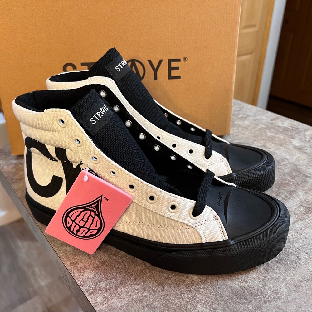 Straye Venice Shoes Cream/Black Size 10 New in Box